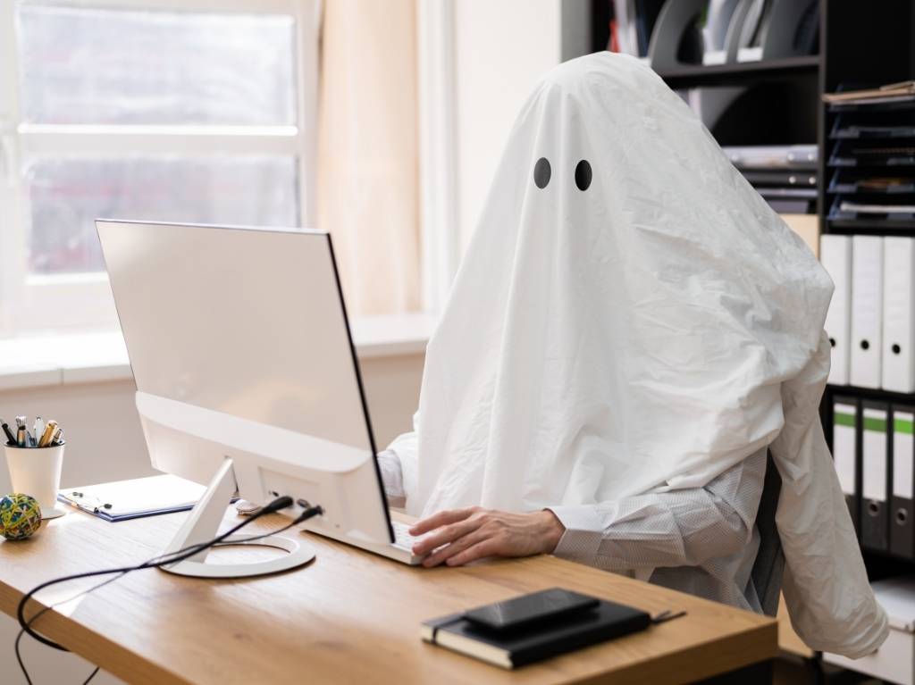 What are the benefits of working of ghostwriter