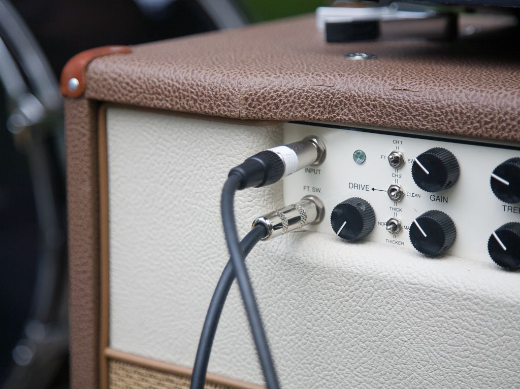 Clean to Distortion: Achieving a Range of Tones with Free Guitar Amp VSTs