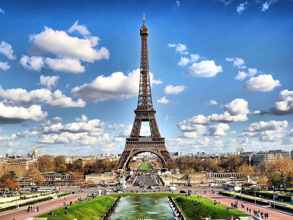 The Role of Iconic Paris Landmarks in Rap Lyrics and Music Videos