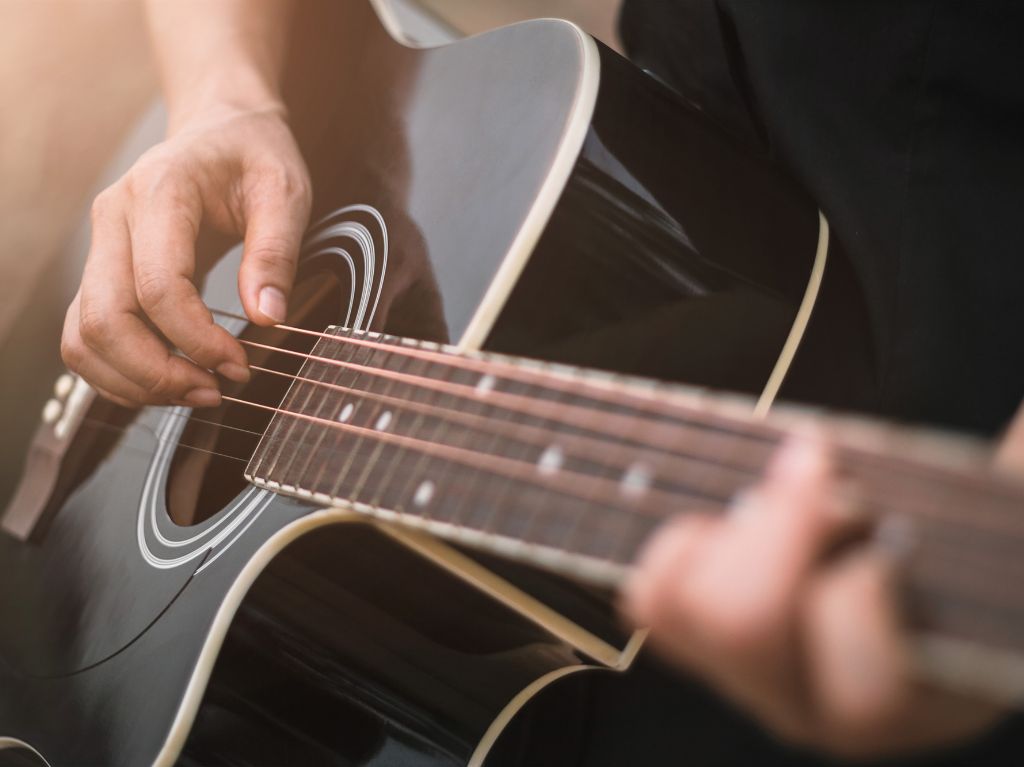 Extra Tips and Tricks: Strumming Patterns, Fingerstyle Techniques, and Guitar Solos